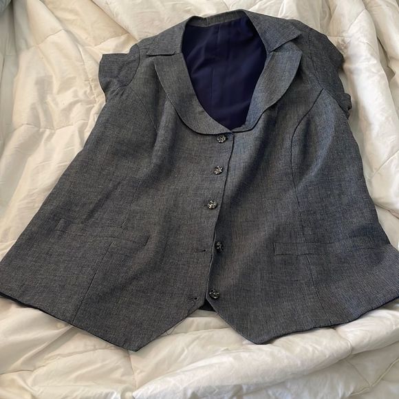 Jackets & Blazers - Beautiful cap sleeve vest